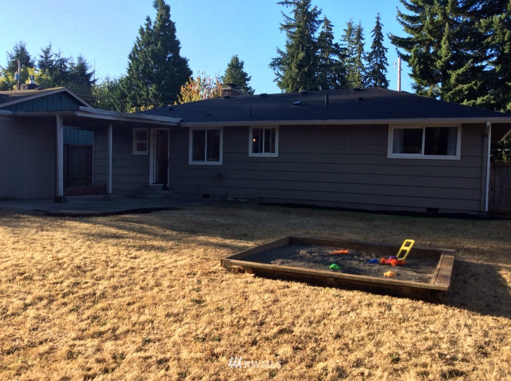 8909 218th Street Southwest Edmonds, WA 98026 - Photo 20 of 23 Gallery Image 20