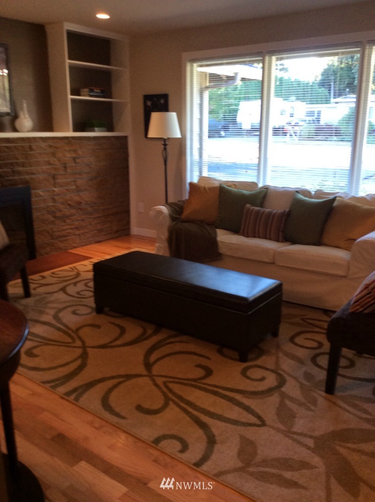 8909 218th Street Southwest Edmonds, WA 98026 - Photo 3 of 23 Gallery Image 3
