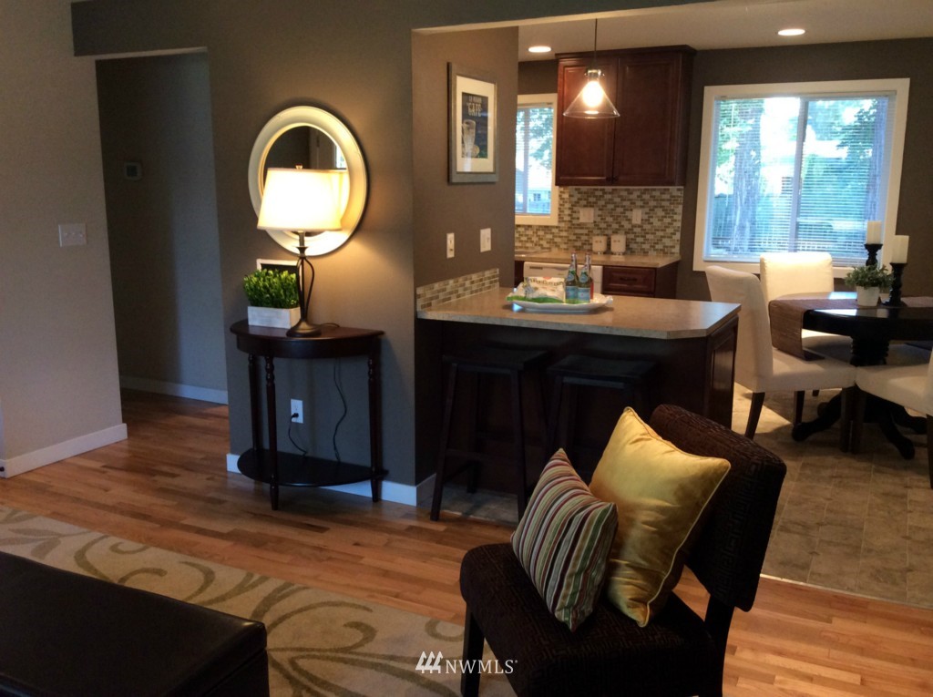 8909 218th Street Southwest Edmonds, WA 98026 - Photo 5 of 23 Gallery Image 5