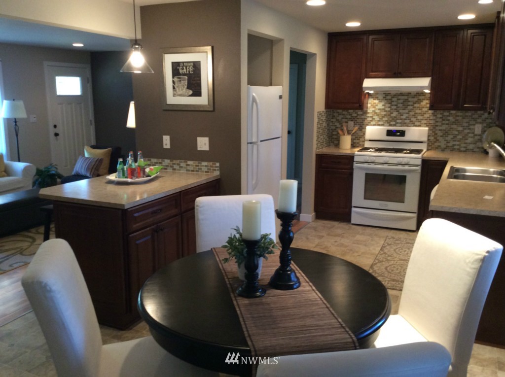 8909 218th Street Southwest Edmonds, WA 98026 - Photo 9 of 23 Gallery Image 9