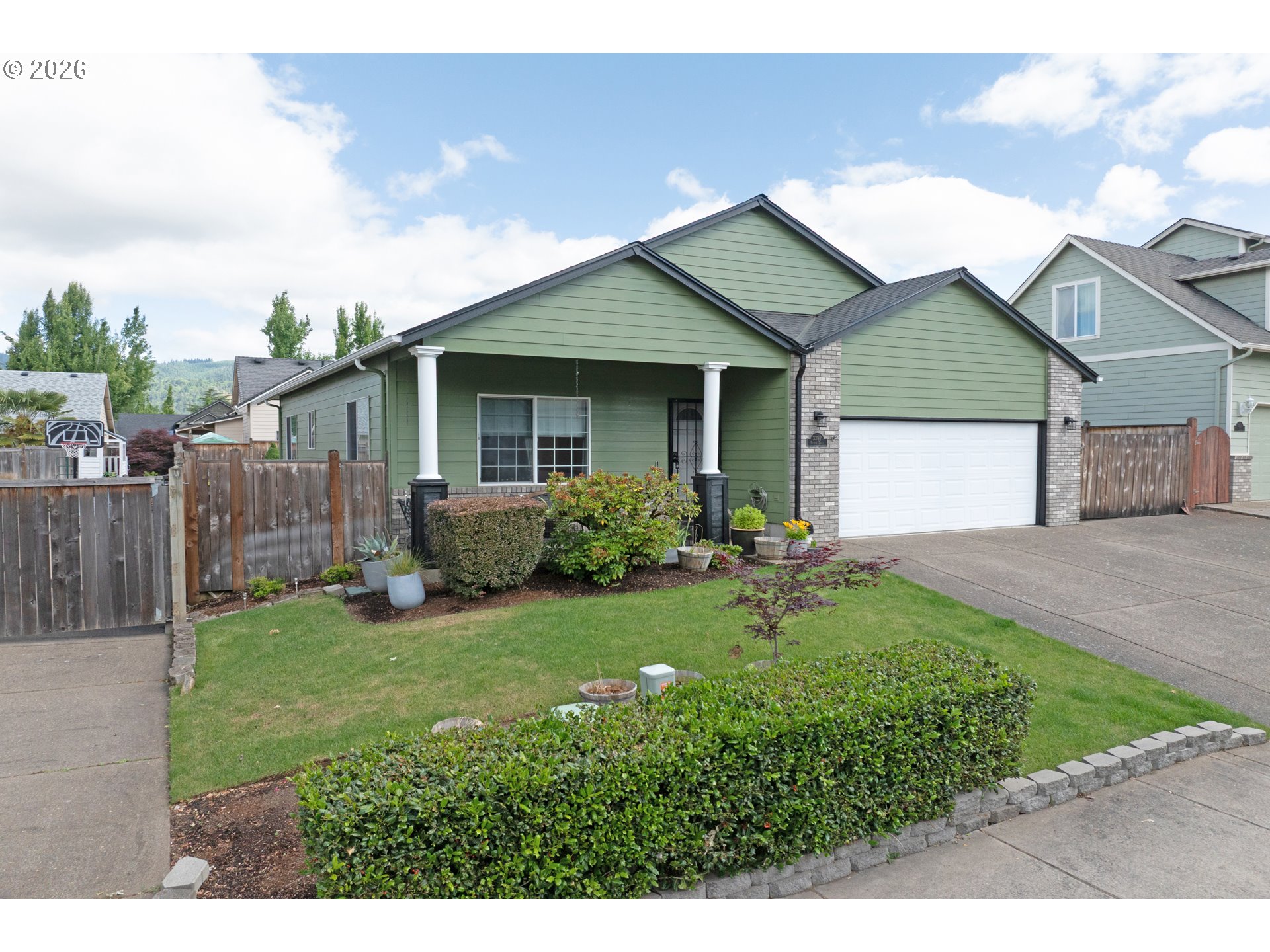 3392 Falcon Drive Springfield, OR 97477 - Photo 2 of 46