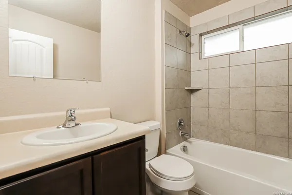 $1,725 | 2530 Live Oak Pass, San Antonio, TX 78244