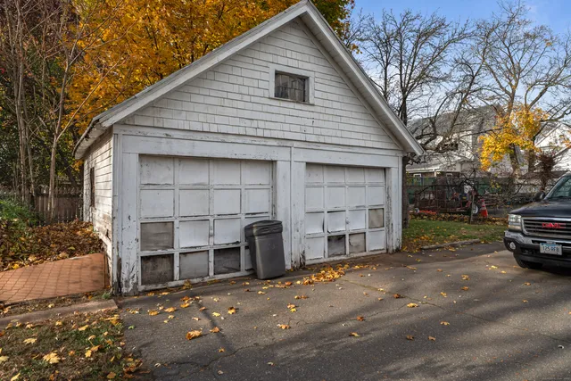 $449,900 | 1422 Dixwell Avenue, Hamden, CT 06514