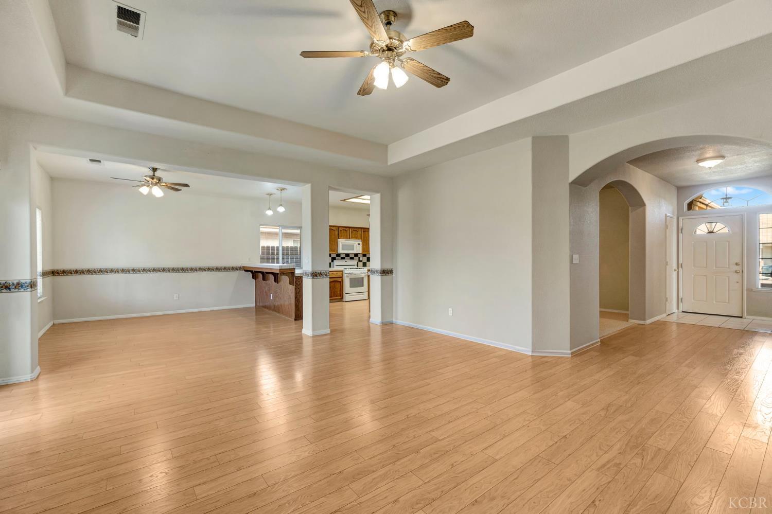977 Meadow View Road Hanford, CA 93230 - Photo 9 of 35 Gallery Image 9