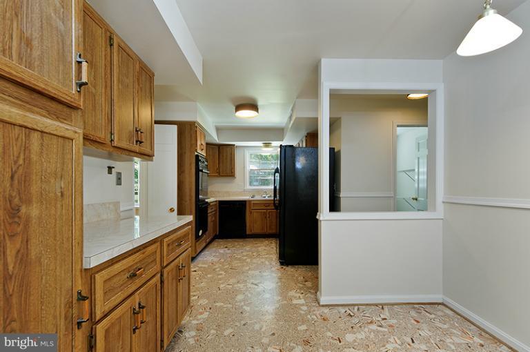 12122 Stirrup Road Reston, VA 20191 - Photo 13 of 29 Kitchen