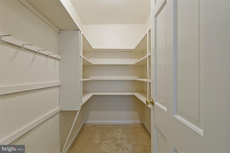 12122 Stirrup Road Reston, VA 20191 - Photo 16 of 29 Kitchen