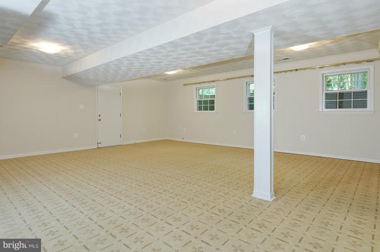 12122 Stirrup Road Reston, VA 20191 - Photo 17 of 29 Interior (General)