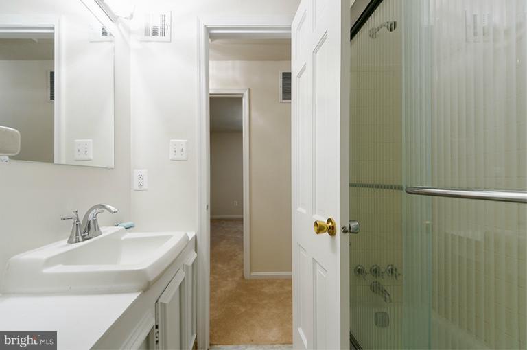 12122 Stirrup Road Reston, VA 20191 - Photo 19 of 29 Bedroom (Master)