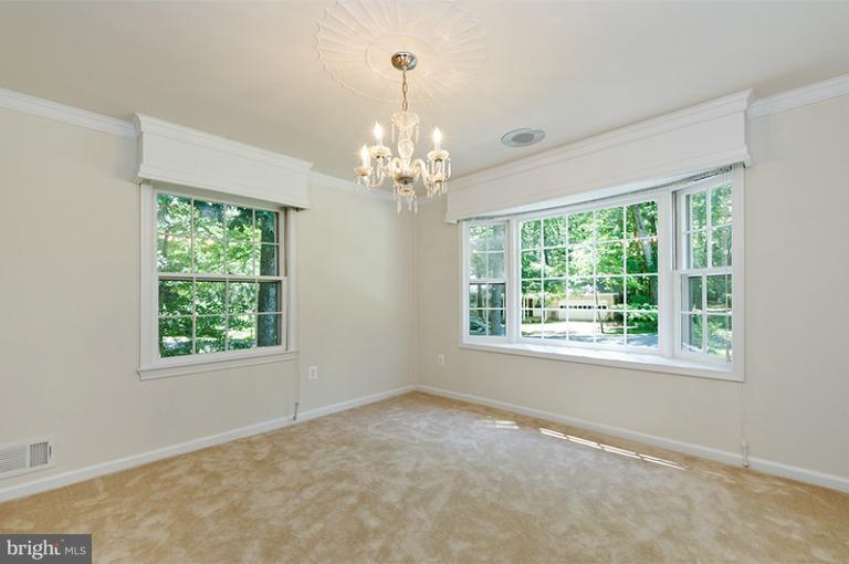 12122 Stirrup Road Reston, VA 20191 - Photo 20 of 29 Dining Room