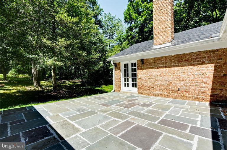 12122 Stirrup Road Reston, VA 20191 - Photo 3 of 29 Exterior (Rear)