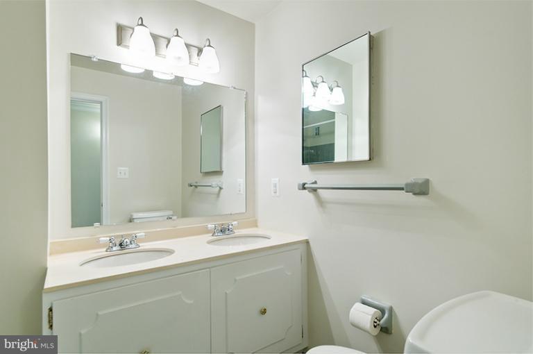 12122 Stirrup Road Reston, VA 20191 - Photo 26 of 29 Bedroom (Master)