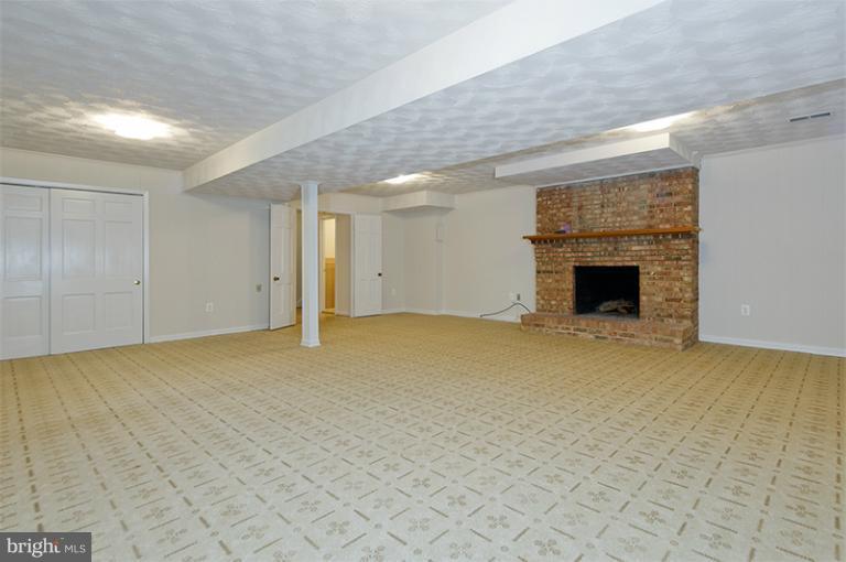 12122 Stirrup Road Reston, VA 20191 - Photo 4 of 29 Family Room