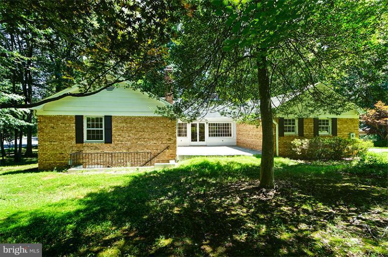 12122 Stirrup Road Reston, VA 20191 - Photo 5 of 29 Exterior (Rear)