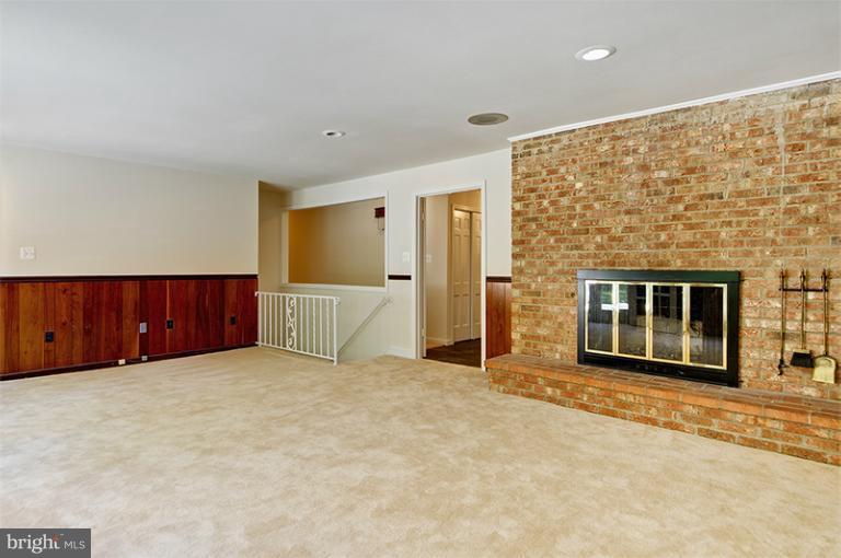 12122 Stirrup Road Reston, VA 20191 - Photo 9 of 29 Family Room