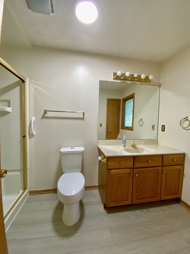 3121 Carefree Drive Rockford, IL 61114 - Photo 25 of 29 a bathroom with a toilet sink and mirror
