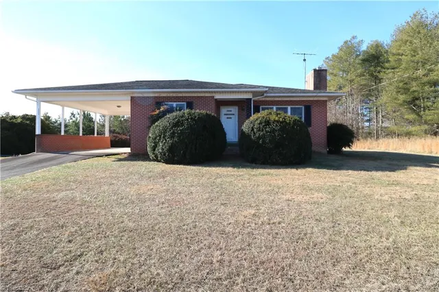 $1,250 | 3255 Ararat Road, Ararat, NC 27007