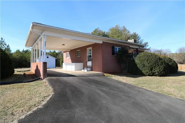 $1,250 | 3255 Ararat Road, Ararat, NC 27007