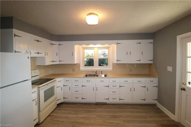 $1,250 | 3255 Ararat Road, Ararat, NC 27007