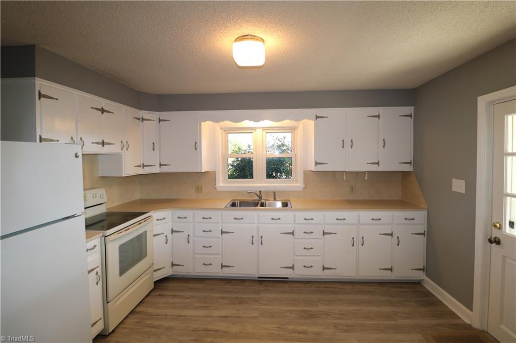 3255 Ararat Road Ararat, NC 27007 - Photo 7 of 16