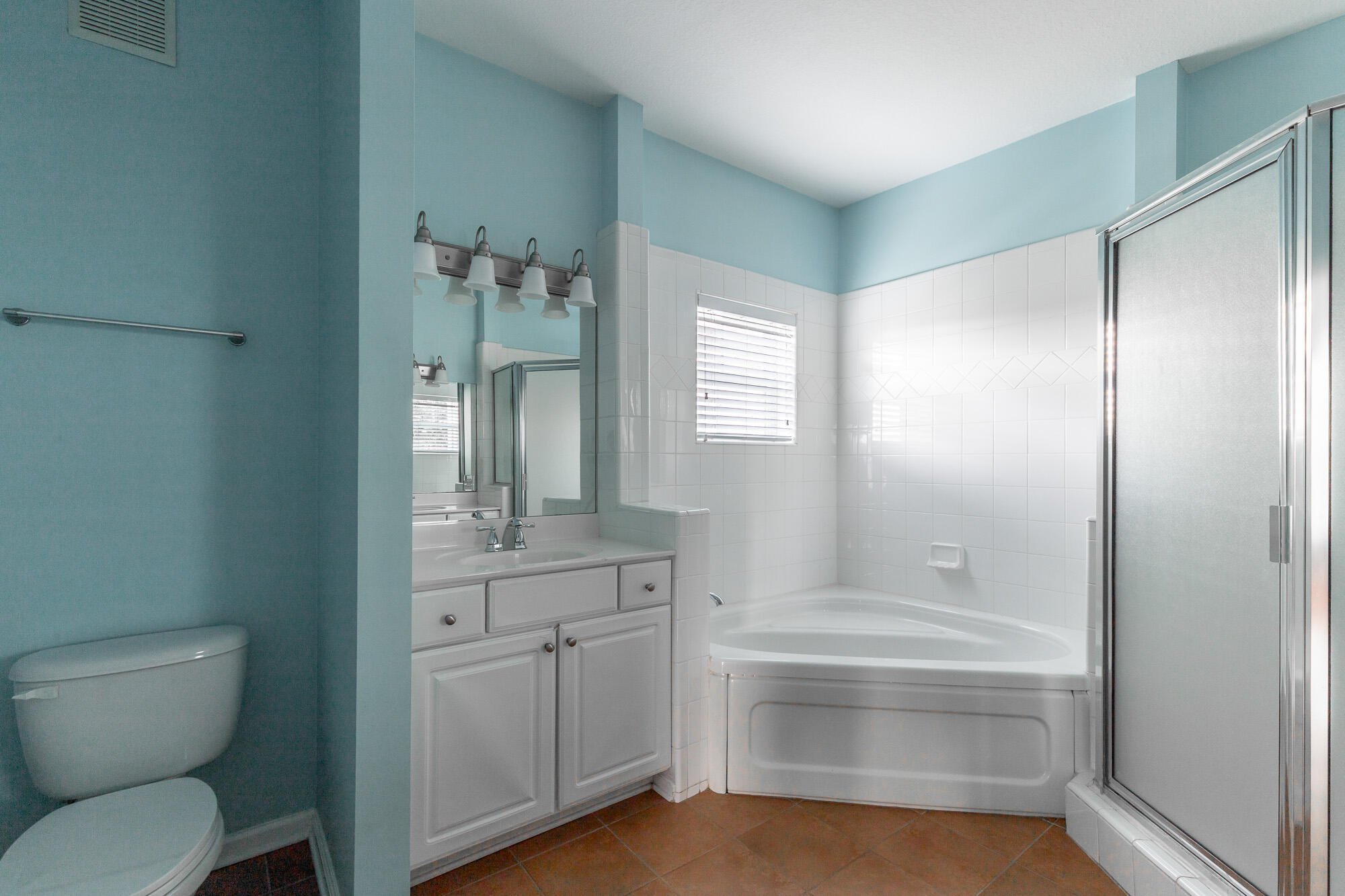 4102 Regency Court Chattanooga, TN 37421 - Photo 21 of 36 Primary Bath