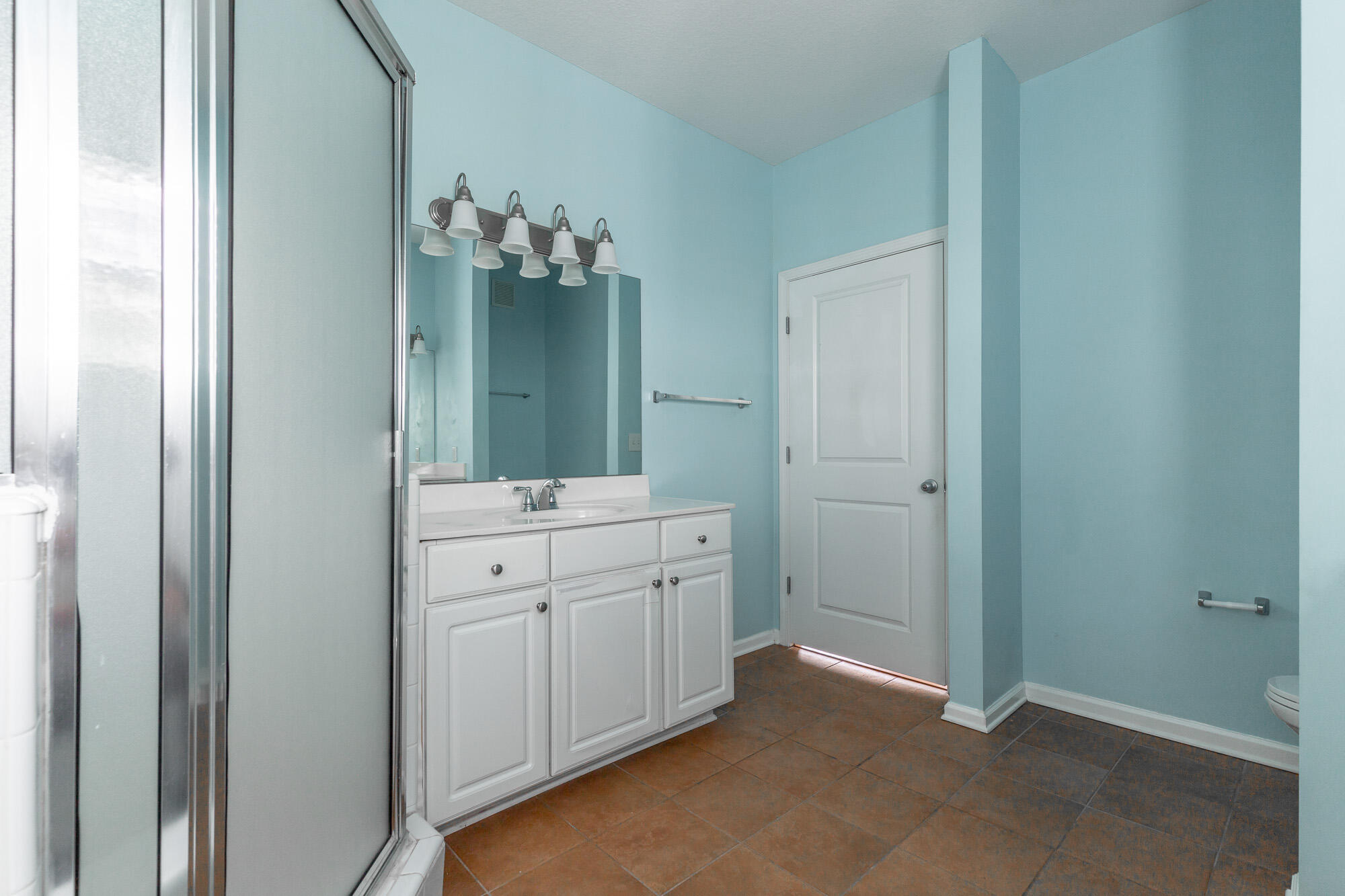 4102 Regency Court Chattanooga, TN 37421 - Photo 23 of 36 Primary Bath
