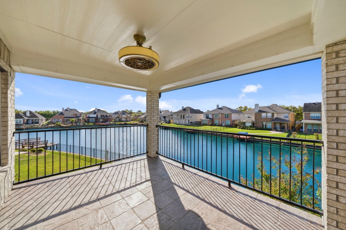 10103 Lazy Lagoon Houston, TX 77065 - Photo 39 of 50 a view of a balcony with furniture
