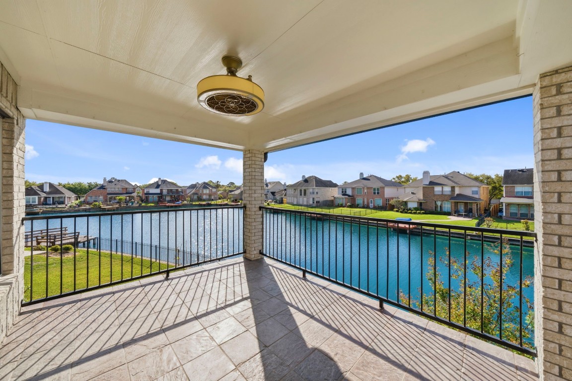 10103 Lazy Lagoon Houston, TX 77065 - Photo 5 of 50 a view of a balcony with furniture