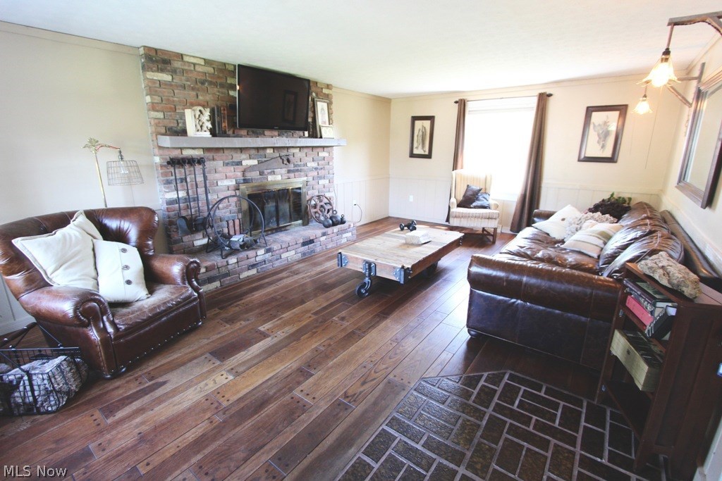 4855 Farnhurst Road Cleveland, OH 44124 - Photo 2 of 28