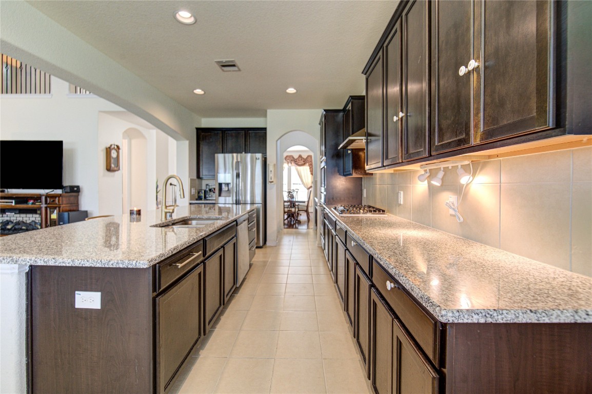 4602 Kingston Shores Lane Rosharon, TX 77583 - Photo 17 of 38