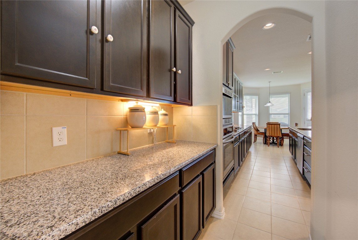 4602 Kingston Shores Lane Rosharon, TX 77583 - Photo 18 of 38 Butler's Pantry