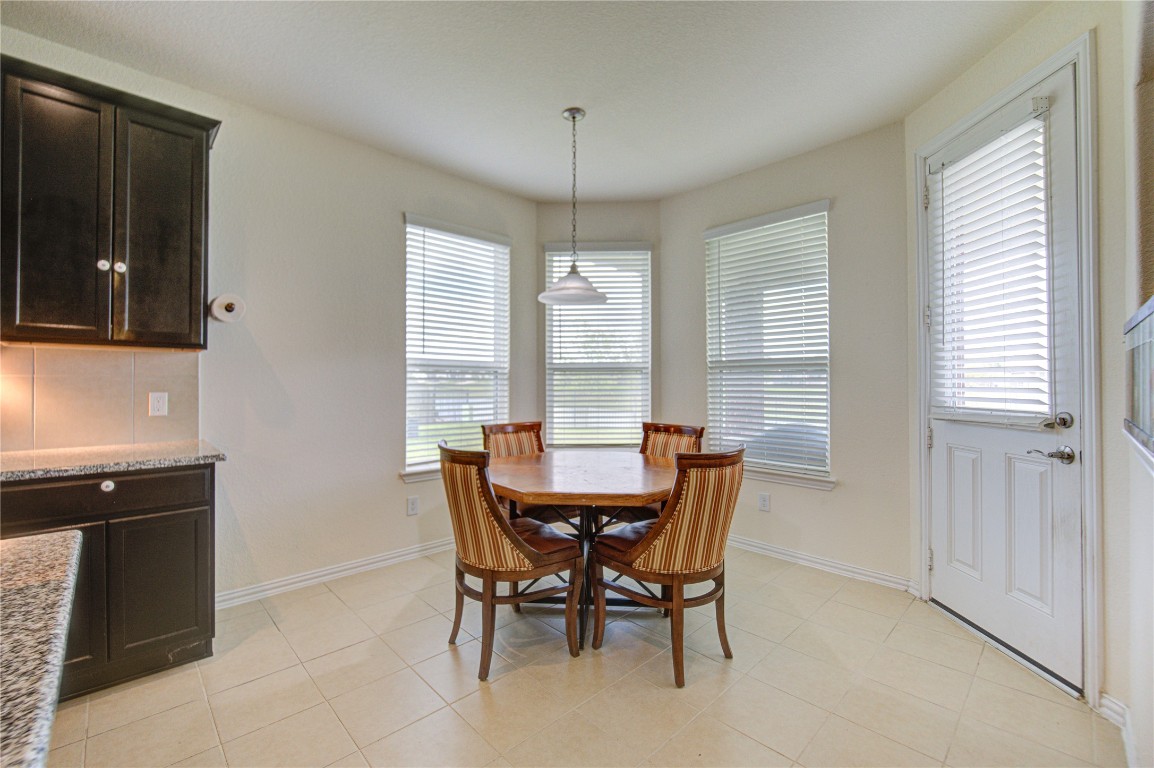 4602 Kingston Shores Lane Rosharon, TX 77583 - Photo 19 of 38 Breakfast Area with view of the Lake