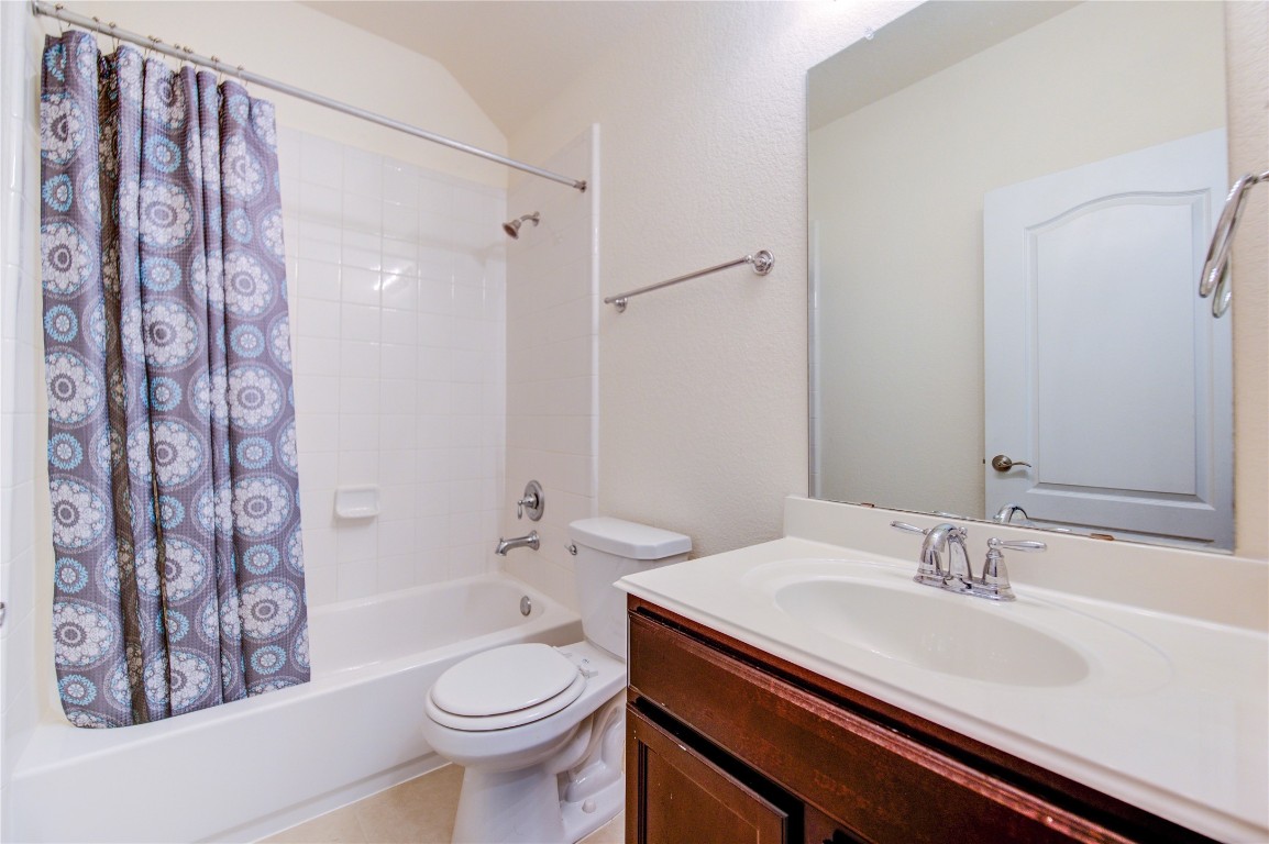 4602 Kingston Shores Lane Rosharon, TX 77583 - Photo 30 of 38 2nd bath