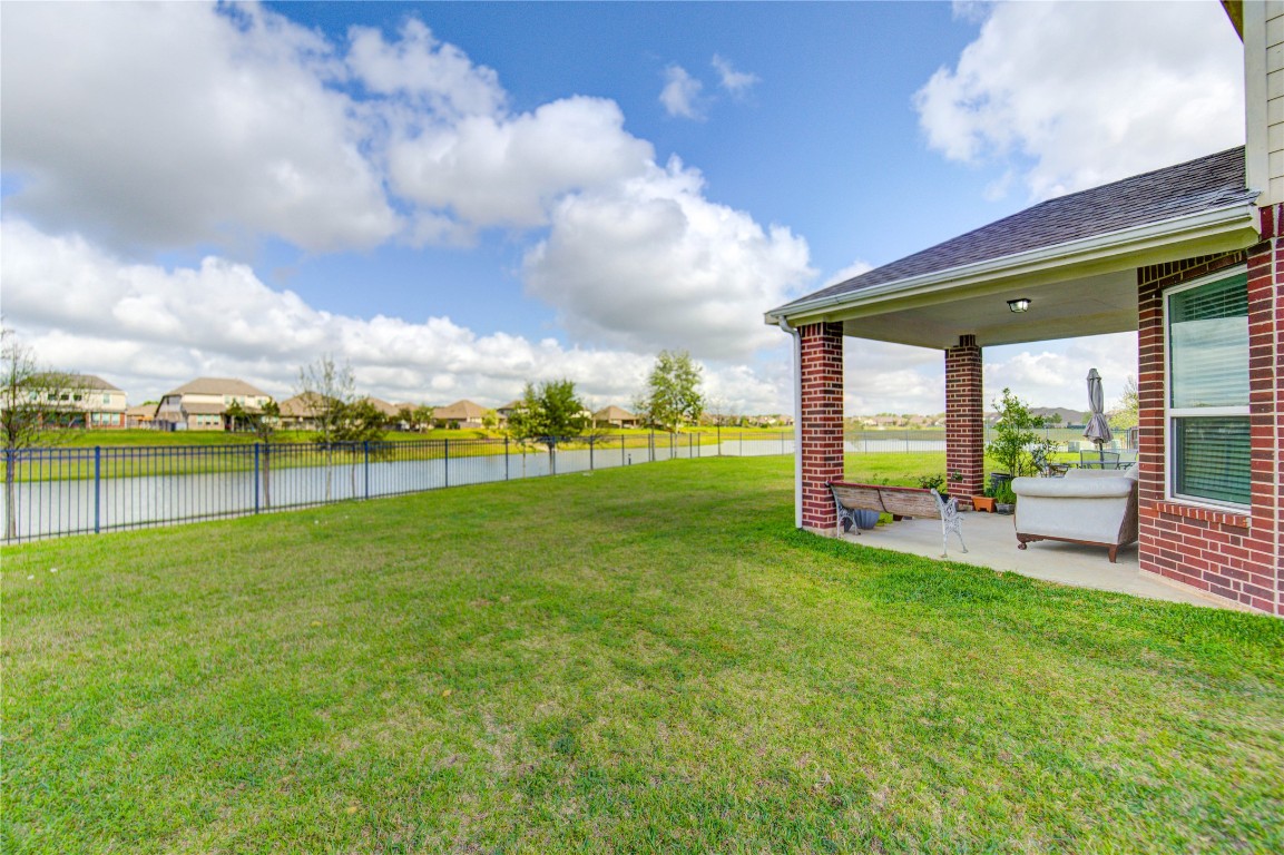 4602 Kingston Shores Lane Rosharon, TX 77583 - Photo 35 of 38