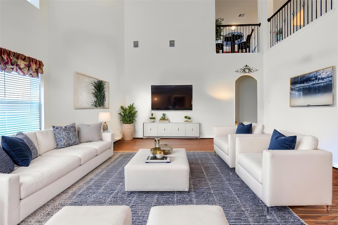 4602 Kingston Shores Lane Rosharon, TX 77583 - Photo 4 of 38 Living Area - Virtually Staged