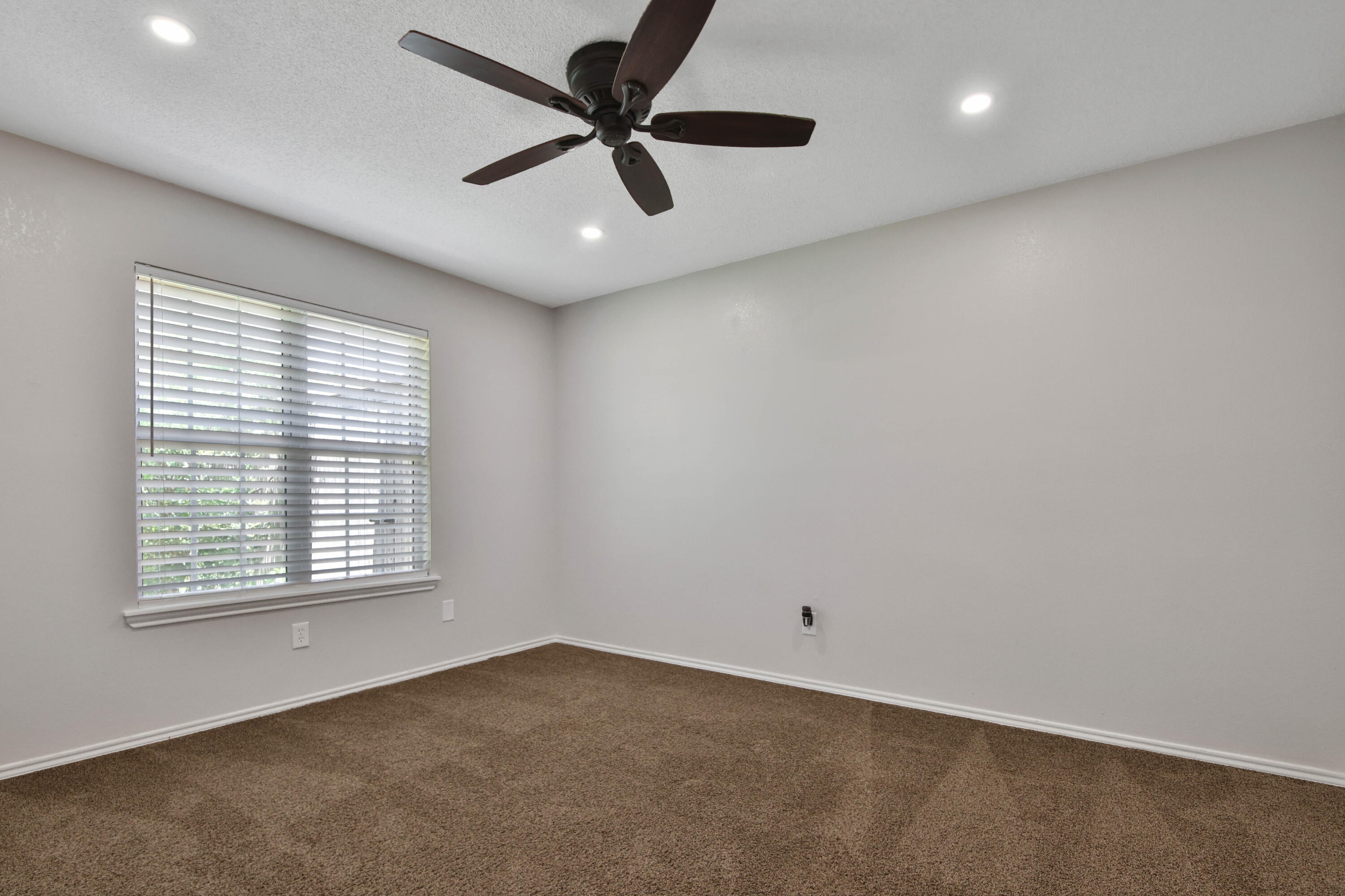 5402 100th Street Lubbock, TX 79424 - Photo 7 of 36 IMG_9429