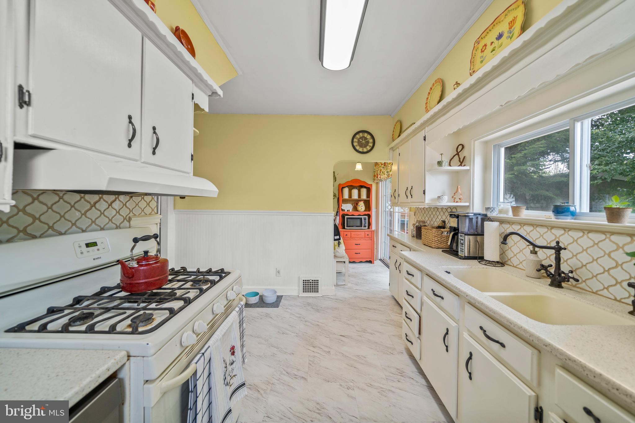 118 Willow Road Wallingford, PA 19086 - Photo 11 of 33 Kitchen