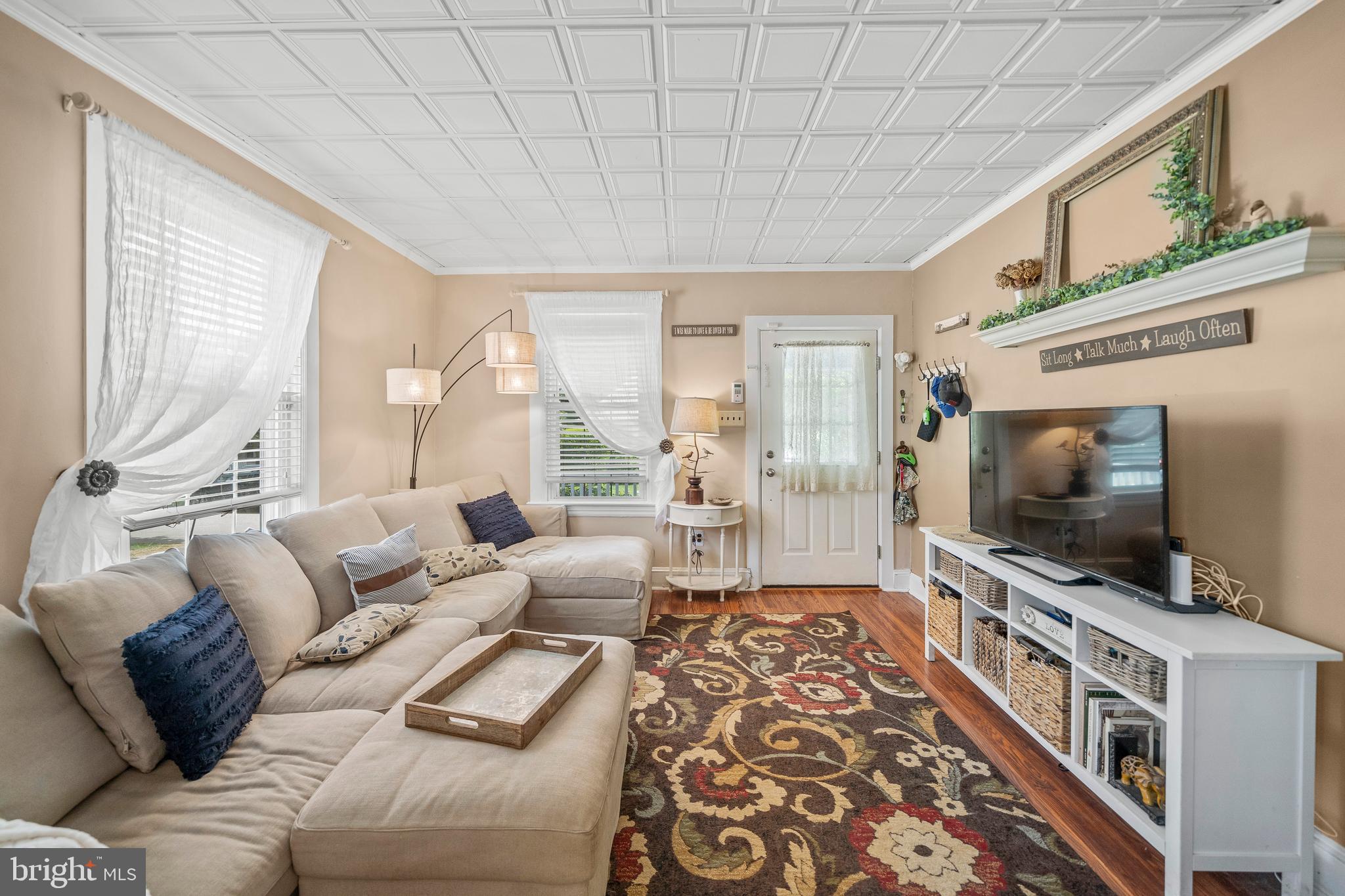 118 Willow Road Wallingford, PA 19086 - Photo 5 of 33 Living Room