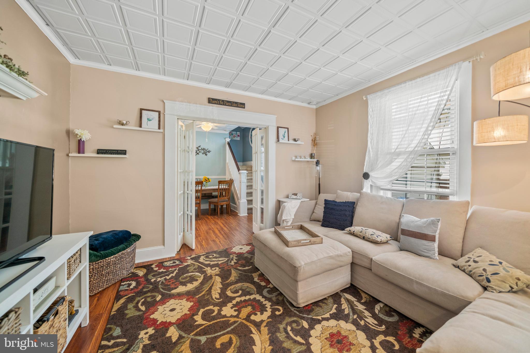 118 Willow Road Wallingford, PA 19086 - Photo 6 of 33 Living Room