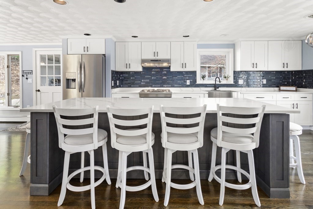 49 Great Woods Road Saugus, MA 01906 - Photo 2 of 42 Gallery Image 2