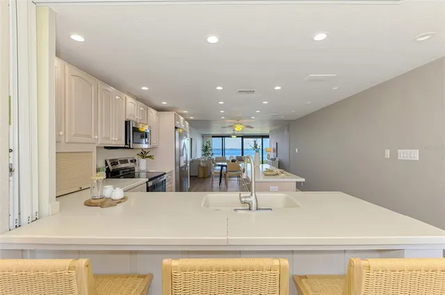 $709,900 | 6500 Flotilla Drive, Unit 102, Holmes Beach, FL 34217