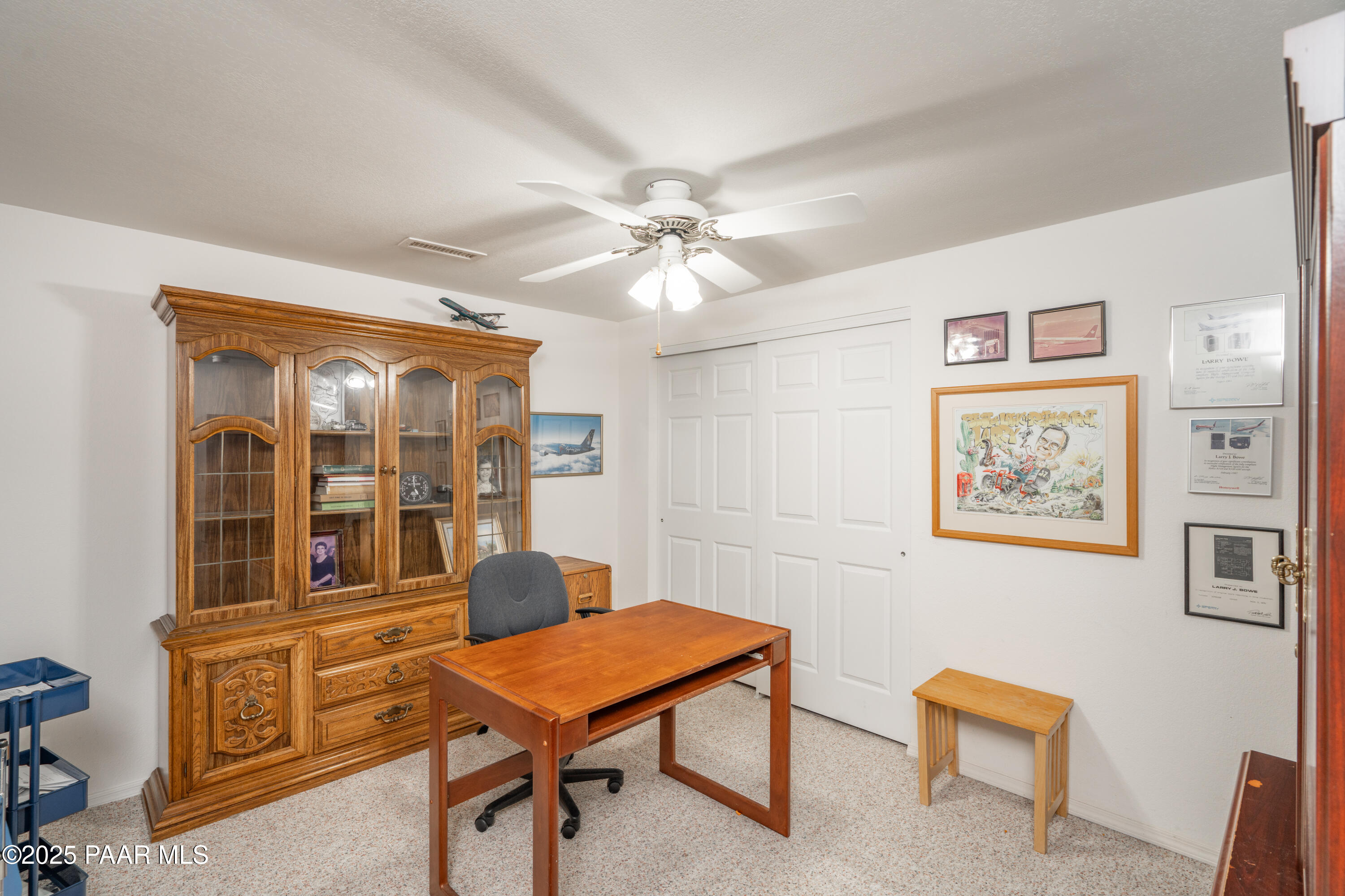 11452 East Turquoise Circle Dewey, AZ 86327 - Photo 27 of 68 a living room with furniture a ceiling fan and a window