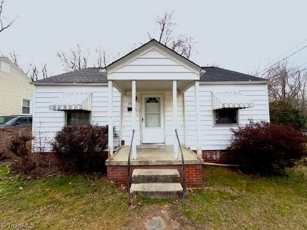 $950 | 3806 Wooddale Lane, Greensboro, NC 27405