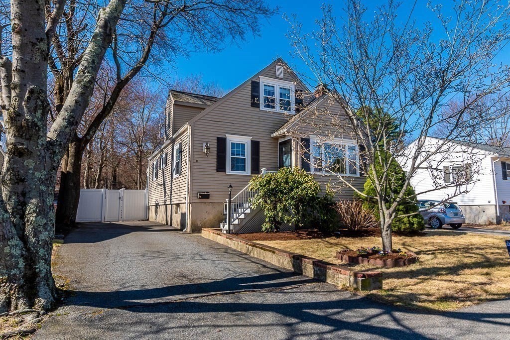 71 Vincent Road Dedham, MA 02026 - Photo 3 of 42 Gallery Image 3