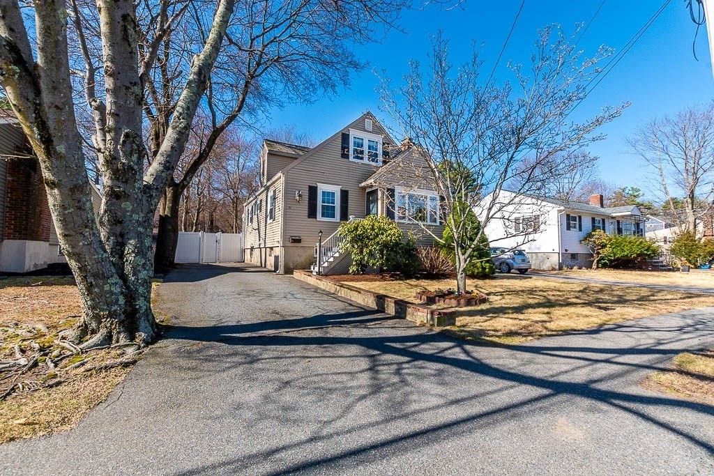 71 Vincent Road Dedham, MA 02026 - Photo 4 of 42 Gallery Image 4