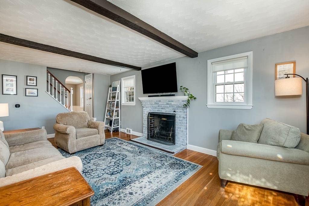 71 Vincent Road Dedham, MA 02026 - Photo 5 of 42 Gallery Image 5