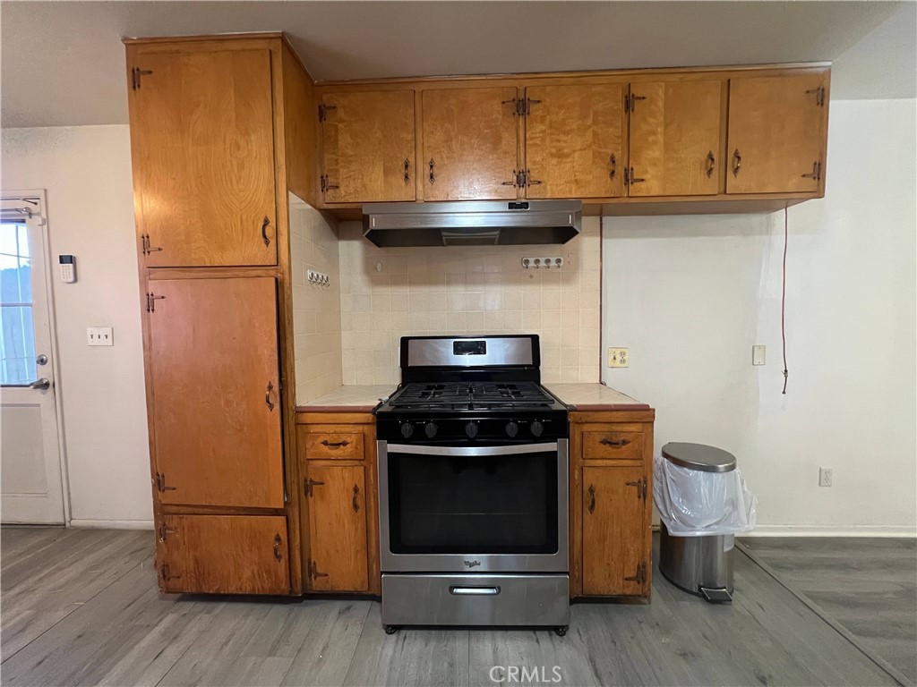 15558 Del Rey Drive Victorville, CA 92395 - Photo 11 of 32 a stove top oven sitting inside of a kitchen