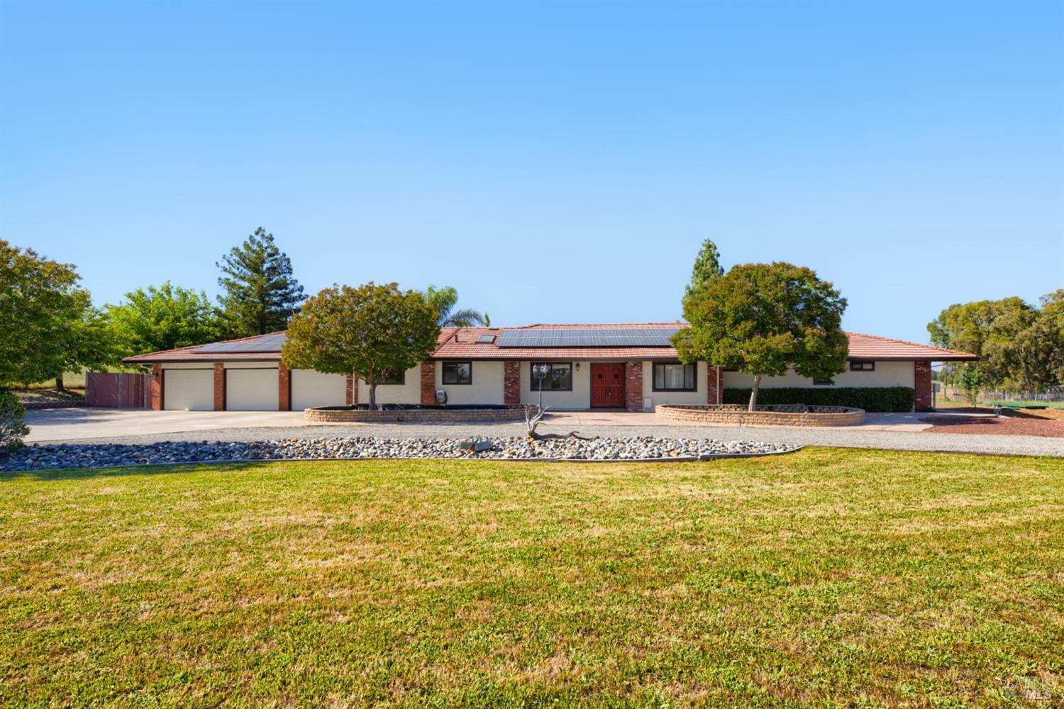 4445 Peaceful Glen Road Vacaville, CA 95688 - Photo 2 of 73