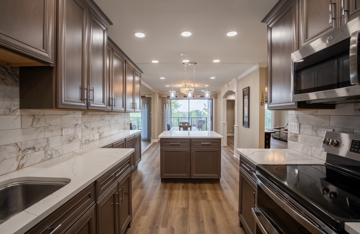 453 Raintree Drive, Unit 3P Glen Ellyn, IL 60137 - Photo 4 of 13 Gallery Image 4
