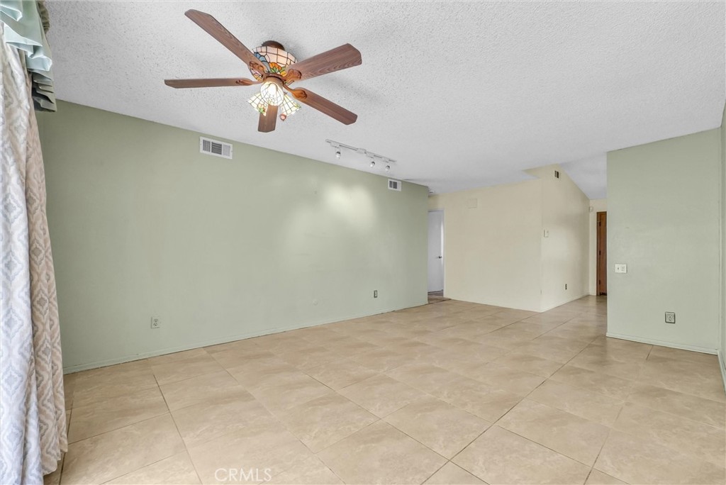 896 North Arrowhead Avenue Rialto, CA 92376 - Photo 13 of 31