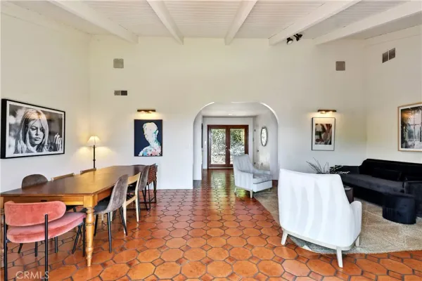 a view of a livingroom with furniture and entryway